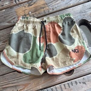 Womens NFQ Athletic Green Camouflage Shorts Size Small